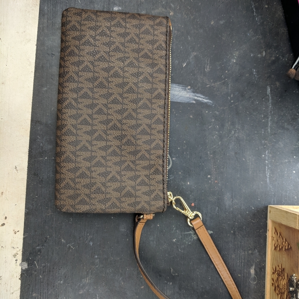 Michael kors wallet.